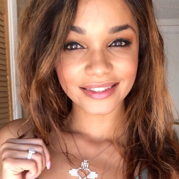 Meet your Posher, Lillian - Picture 1 of 1